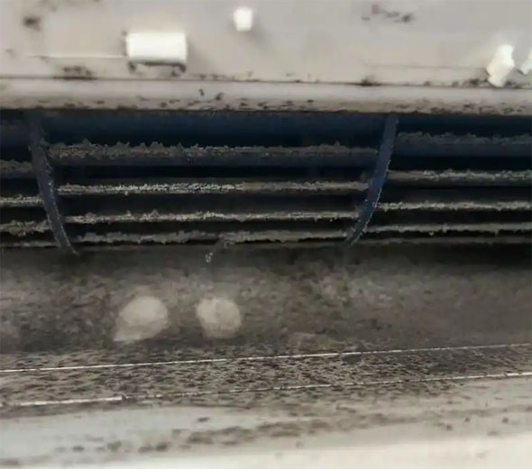 青岛市空调吹的风有股烧焦味是怎么回事